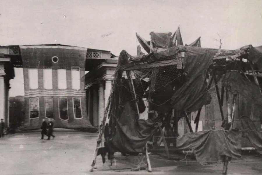 17 сентября 1941 года в Ленинграде начались работы по маскировке архитектурных доминант города.