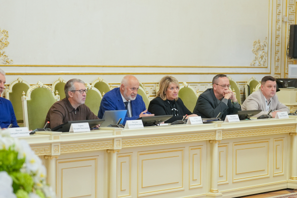 Александр Рассудов принял участие  в заседании комиссии по градостроительству, земельным и имущественным вопросам